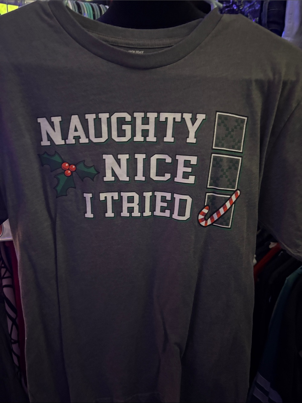 Holiday Time Men's Gray Graphic Tee with Festive Print